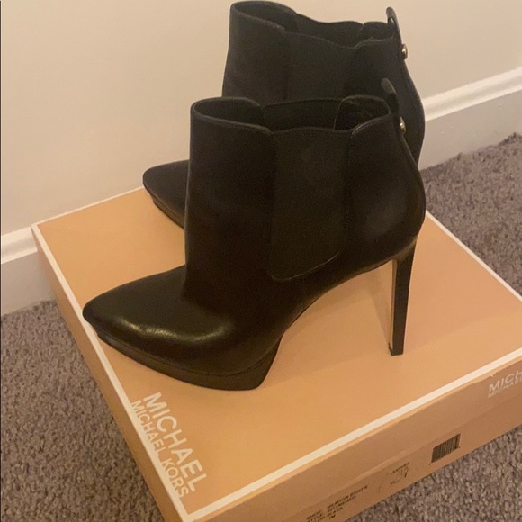 Michael Kors Meadow Bootie - Picture 1 of 3